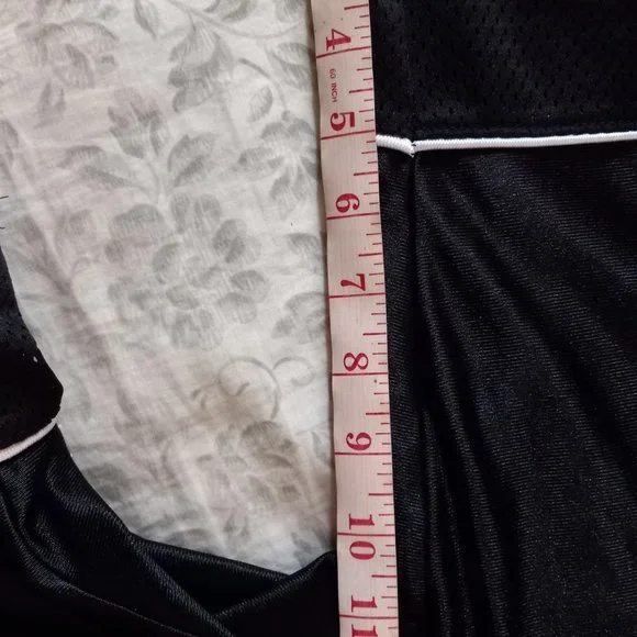 Black shorts. - Picture 2 of 8